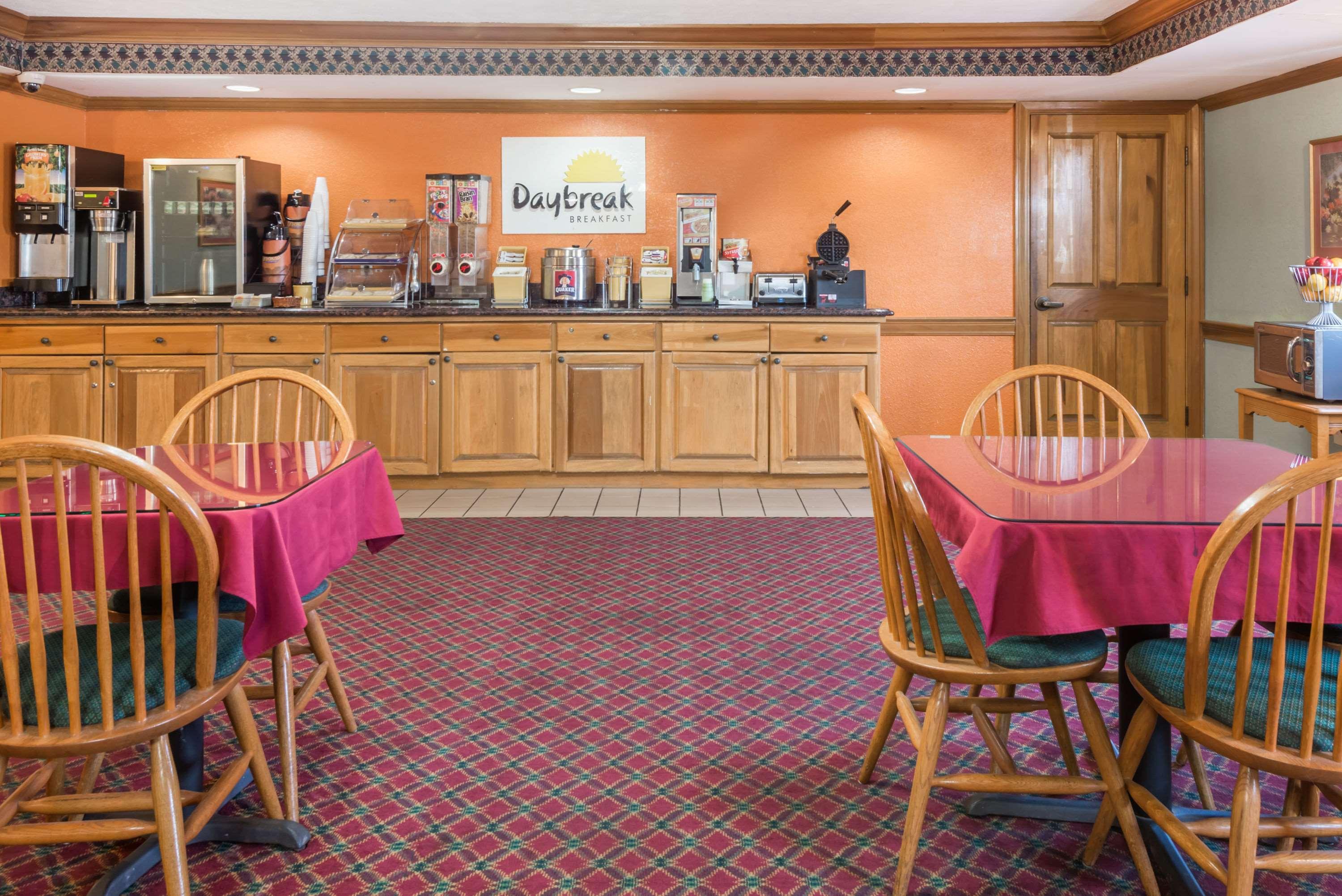 Days Inn By Wyndham Amherst Kültér fotó